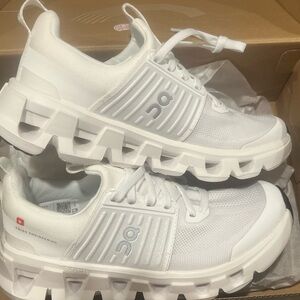 On Running Cloudswift Youth White Sneakers Size 4
